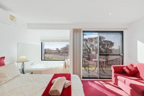 Moonlight Bay - Apt 1